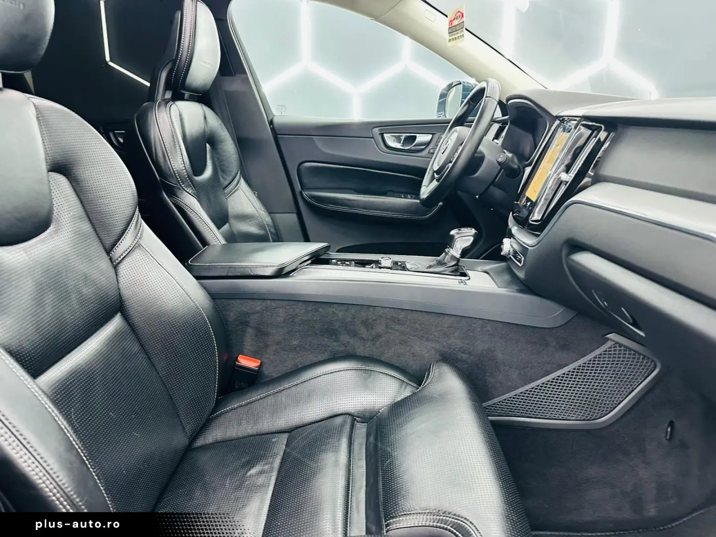 VOLVO XC60 2016 — imagine 18