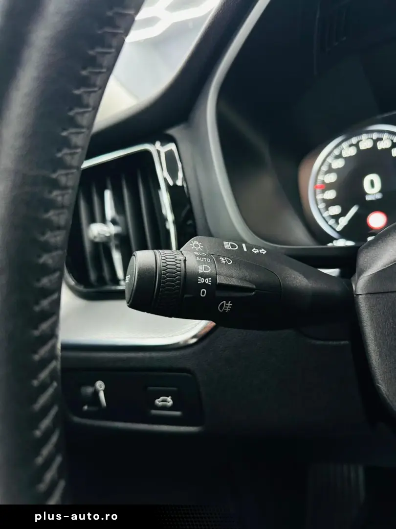 VOLVO XC60 2016 — imagine 32