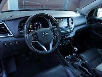 Hyundai Tucson 2.0 CRDI 4WD 6MT Premium