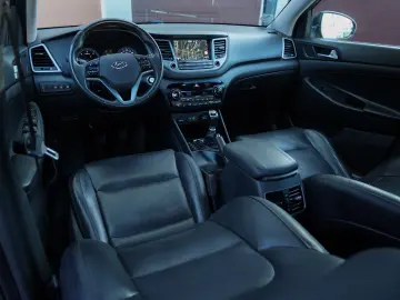 Hyundai Tucson 2.0 CRDI 4WD 6MT Premium