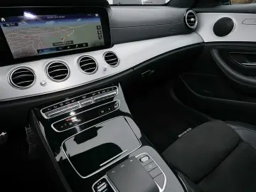 MERCEDES-BENZ E 300 de 4M AMG AHK KAMERA CARPLAY MBUX LED 18