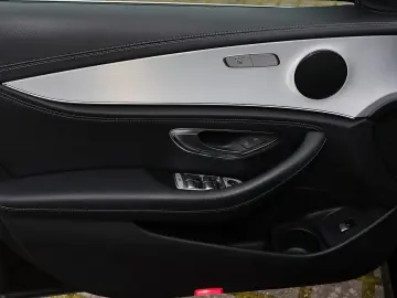 MERCEDES-BENZ E 300 de 4M AMG AHK KAMERA CARPLAY MBUX LED 18