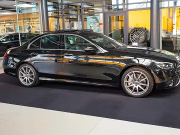 MERCEDES-BENZ E 300 de 4M AMG Line Burmester Pano KE…