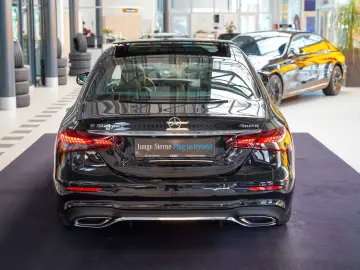 MERCEDES-BENZ E 300 de 4M AMG Line Burmester Pano KE…