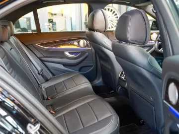 MERCEDES-BENZ E 300 de 4M AMG Line Burmester Pano KE…