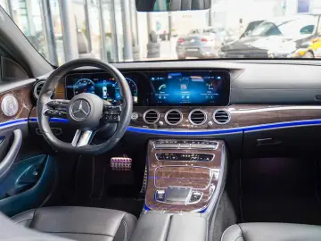 MERCEDES-BENZ E 300 de 4M AMG Line Burmester Pano KE…