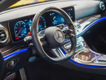 MERCEDES-BENZ E 300 de 4M AMG Line Burmester Pano KE…