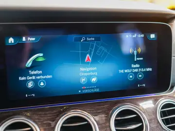 MERCEDES-BENZ E 300 de 4M AMG Line Burmester Pano KE…