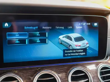 MERCEDES-BENZ E 300 de 4M AMG Line Burmester Pano KE…