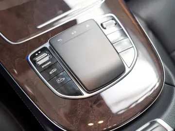 MERCEDES-BENZ E 300 de 4M AMG Line Burmester Pano KE…