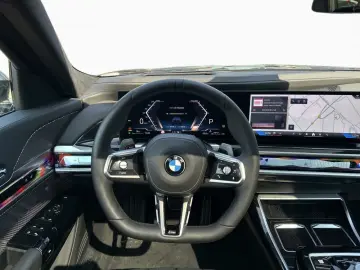 BMW 740d xdr M Sport Pro DA PA-Prof Sthz SkyLo AHK