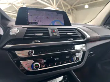 BMW X3 xDrive20d xLine Pano HUD AdLED DrAss HiFi