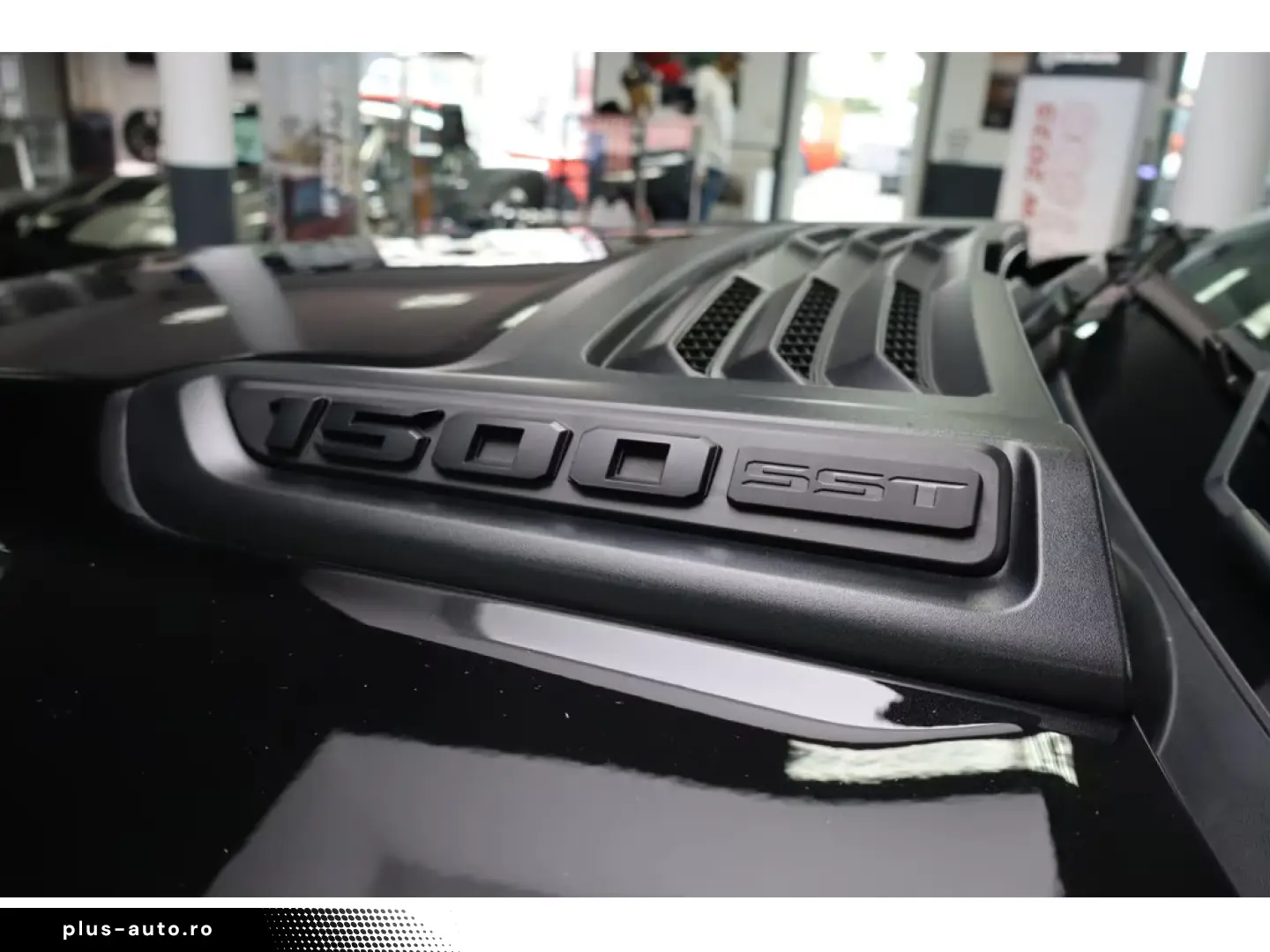 Dodge Ram 1500 Laramie Night