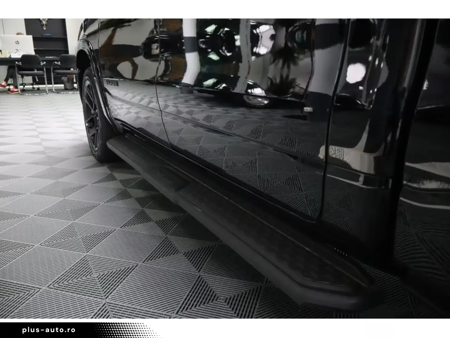 Dodge Ram 1500 Laramie Night