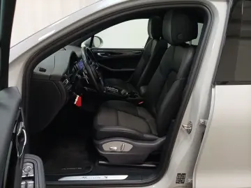PORSCHE Macan S AHK Navi CAM LED Pano