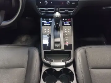PORSCHE Macan S AHK Navi CAM LED Pano