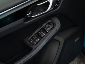 PORSCHE Macan S Sport Chrono Paket Standheizung BOSE