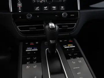 PORSCHE Macan S Sport Chrono Paket Standheizung BOSE