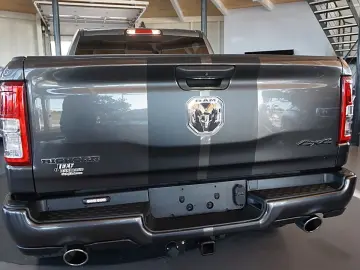 DODGE RAM 1500 HEMI 5.7l Crew-Cab 4x4 6Sitz HOCH-BREIT