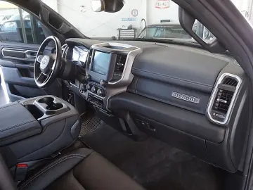 DODGE RAM 1500 HEMI 5.7l Crew-Cab 4x4 6Sitz HOCH-BREIT