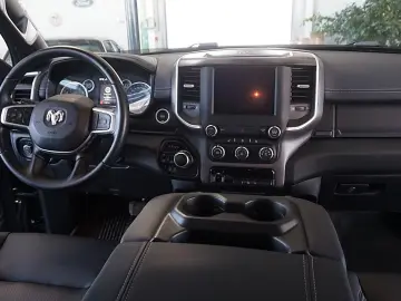 DODGE RAM 1500 HEMI 5.7l Crew-Cab 4x4 6Sitz HOCH-BREIT