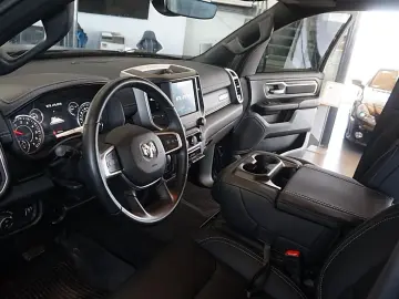 DODGE RAM 1500 HEMI 5.7l Crew-Cab 4x4 6Sitz HOCH-BREIT