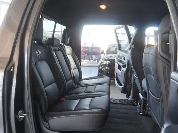 DODGE RAM 1500 HEMI 5.7l Crew-Cab 4x4 6Sitz HOCH-BREIT