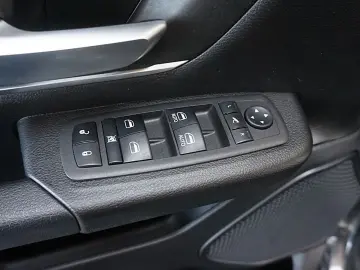 DODGE RAM 1500 HEMI 5.7l Crew-Cab 4x4 6Sitz HOCH-BREIT