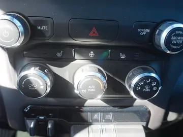 DODGE RAM 1500 HEMI 5.7l Crew-Cab 4x4 6Sitz HOCH-BREIT