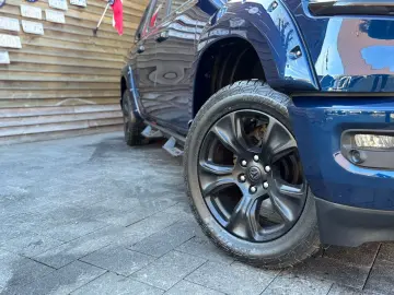 DODGE RAM 1500 Laramie 5 7L 4x4 AHK 12´´LED H&K