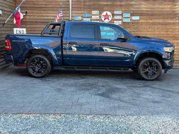 DODGE RAM 1500 Laramie 5 7L 4x4 AHK 12´´LED H&K