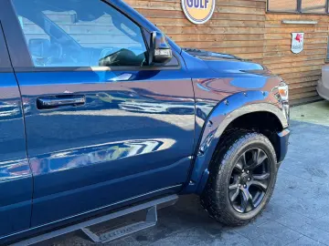 DODGE RAM 1500 Laramie 5 7L 4x4 AHK 12´´LED H&K