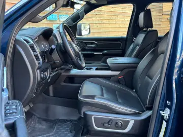 DODGE RAM 1500 Laramie 5 7L 4x4 AHK 12´´LED H&K