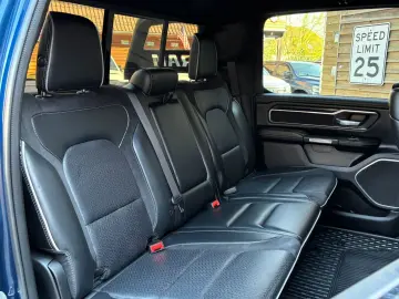 DODGE RAM 1500 Laramie 5 7L 4x4 AHK 12´´LED H&K