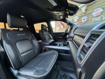 DODGE RAM 1500 Laramie 5 7L 4x4 AHK 12´´LED H&K