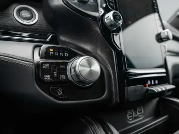 DODGE RAM 5 7 Limited LCD ACC LUFT VOLL