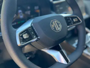 MG ZS HEV Hybrid  Luxury