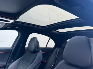 MERCEDES-BENZ E 220 d AMG Line Advanced PANO LEDER 18TKM