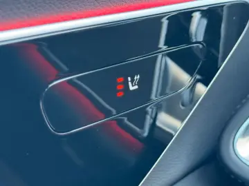 MERCEDES-BENZ E 220 d AMG Line Advanced PANO LEDER 18TKM