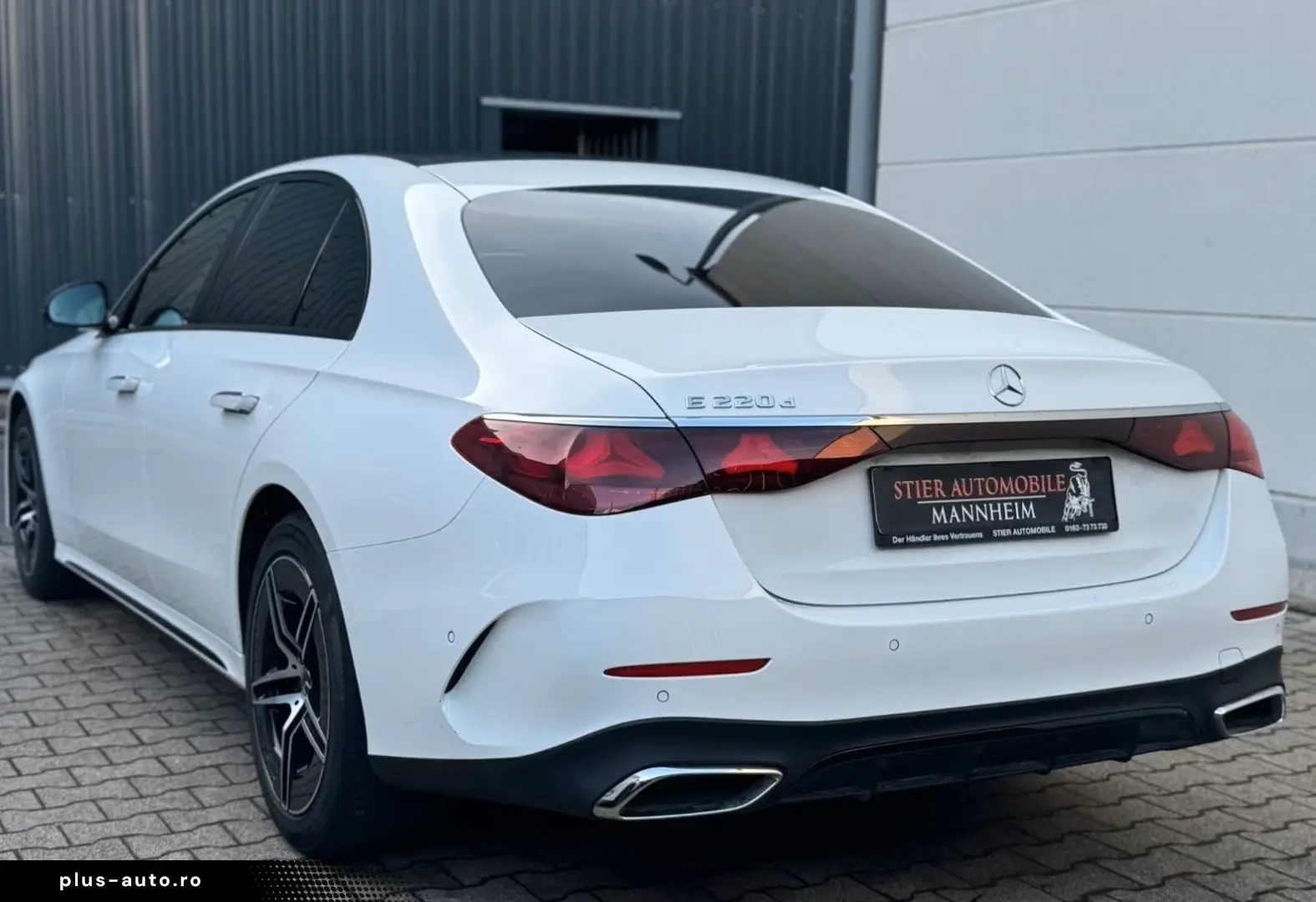 MERCEDES-BENZ E 220 d AMG Line Advanced PANO LEDER 18TKM