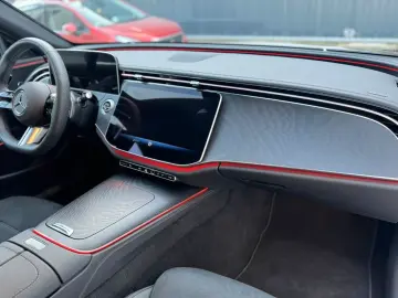 MERCEDES-BENZ E 220 d AMG Line Advanced PANO LEDER 18TKM