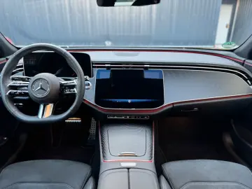 MERCEDES-BENZ E 220 d AMG Line Advanced PANO LEDER 18TKM
