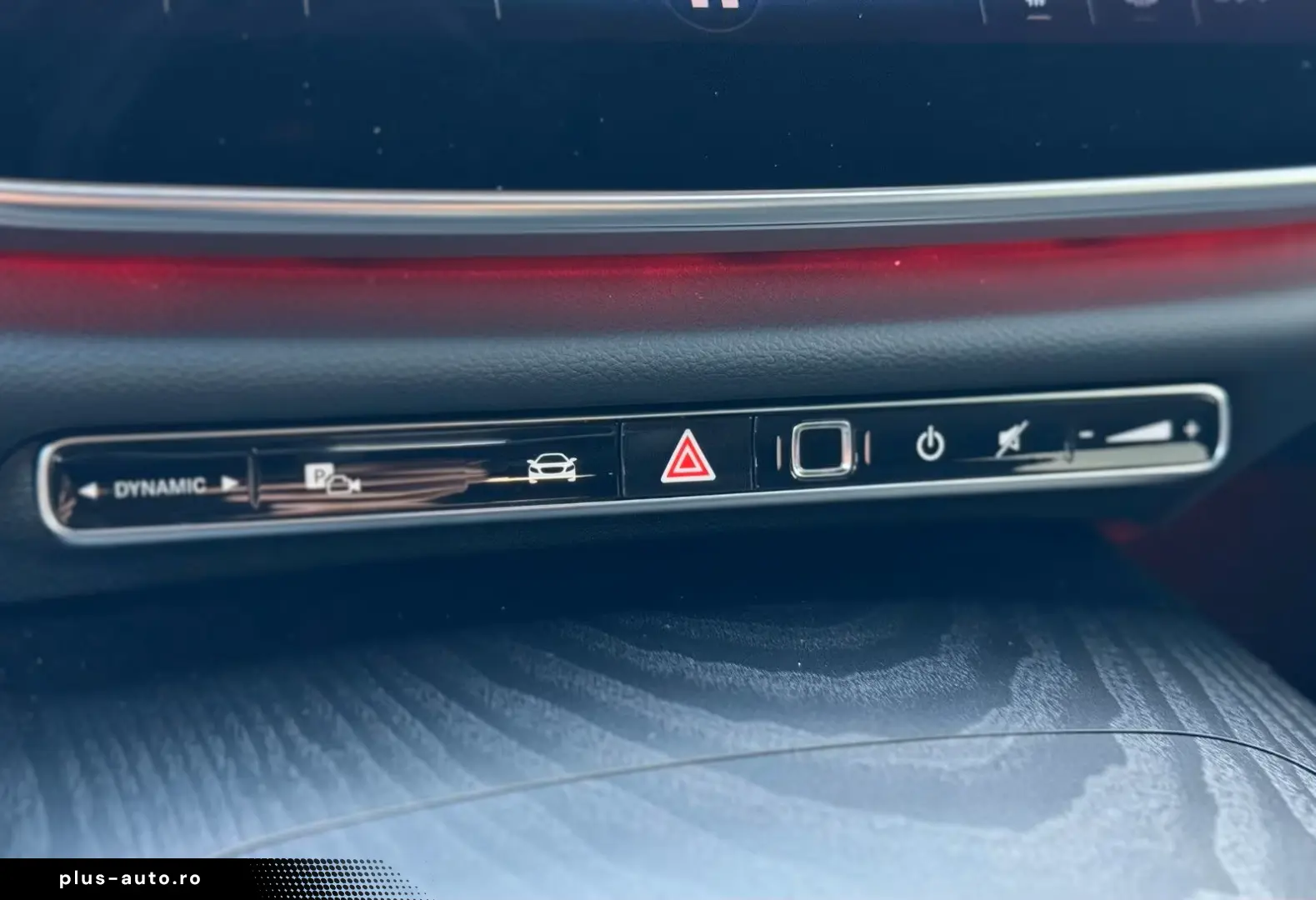 MERCEDES-BENZ E 220 d AMG Line Advanced PANO LEDER 18TKM