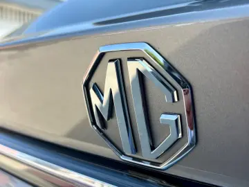 MG HS Luxury