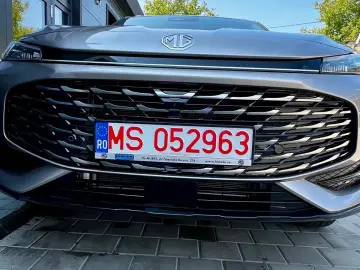 MG HS Luxury