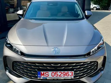 MG HS Luxury