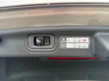 MERCEDES-BENZ C 220 d  AMG NIGHT AHK KAMERA SDACH BURMESTER