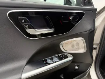 MERCEDES-BENZ C 220 d  AMG NIGHT AHK KAMERA SDACH BURMESTER