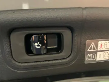 MERCEDES-BENZ C 220 d  AMG NIGHT AHK KAMERA SDACH SHZ DISTR