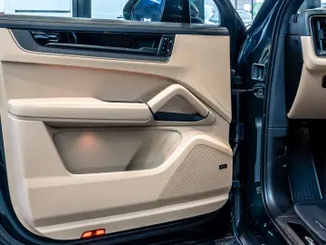 Porsche Cayenne E-Hybrid Black Edition